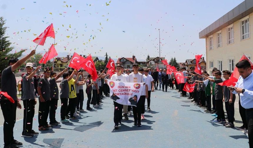 Türkiye ikincisi olan Kayserili sporculara coşkulu karşılama