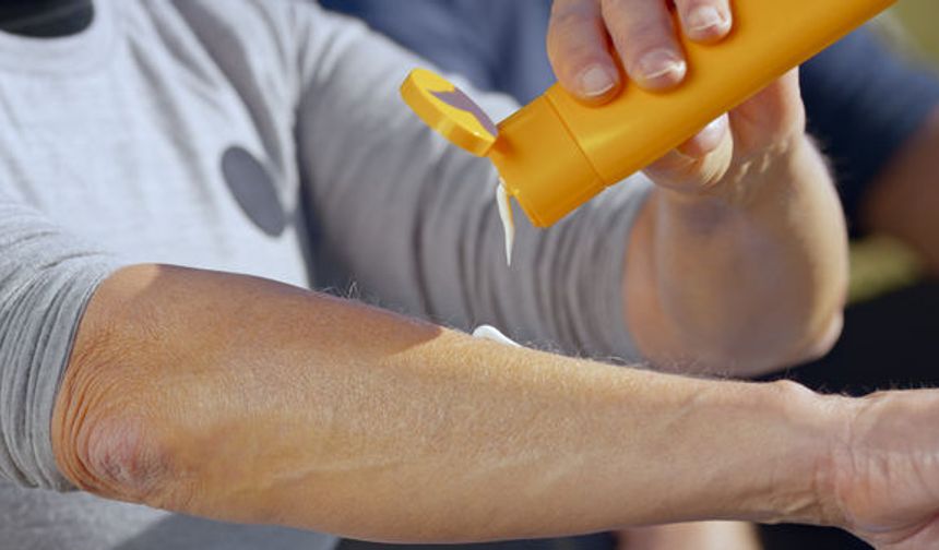 Elinizdeki güneş kremi sizi gerçekten koruyor mu? Bu yöntem ile hemen test edin