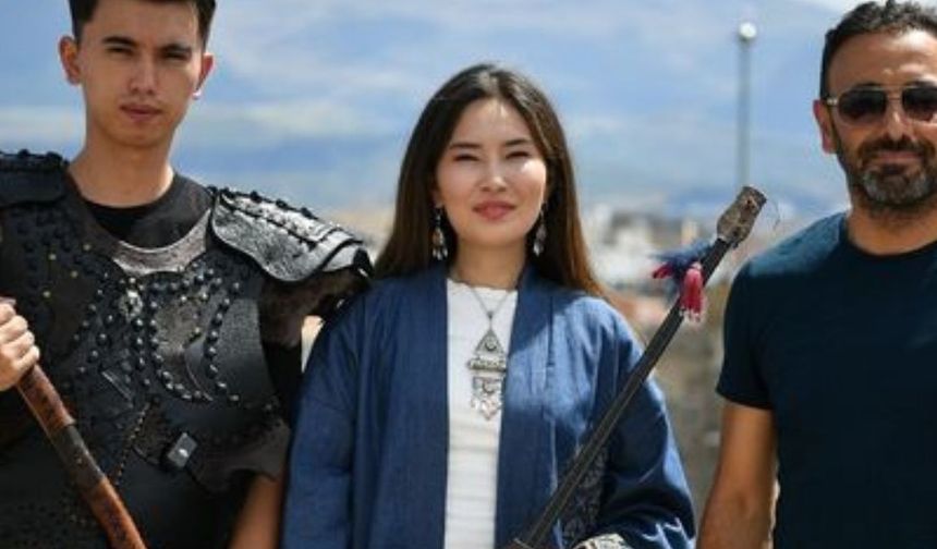 Kazak sanatçılar Kayseri Kalesi'nde buluştu!
