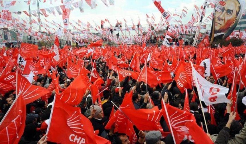 CHP’de kriz! İlçe başkanı görevden alındı!