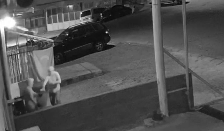 Hırsız öce kameralara sonra dükkan sahibine yakalandı