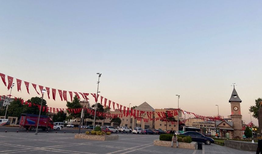 Kayseri’de vefat eden eski başkan için lokma dağıtıldı!