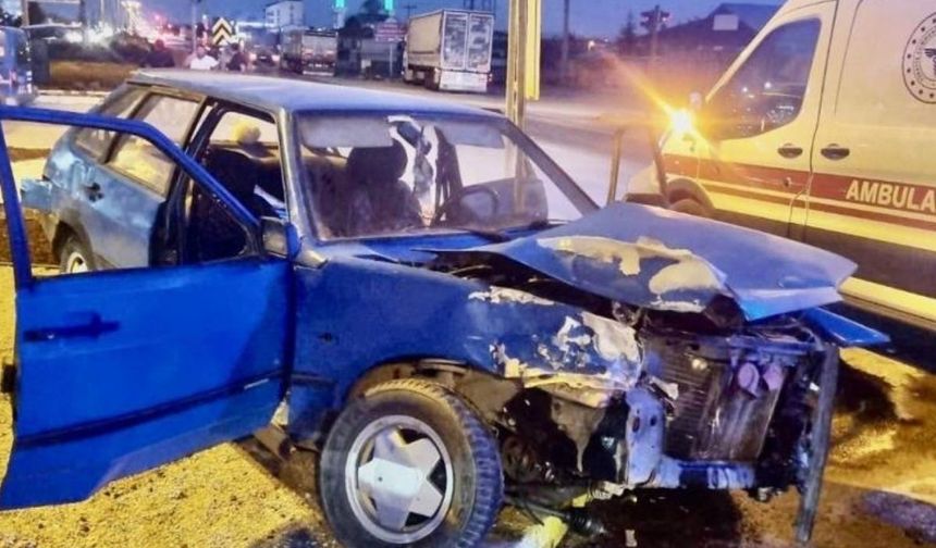 Korkutan kaza! TIR ile otomobil çarpıştı 3 yaralı!