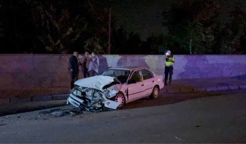 Otomobiller kafa kafaya çarpıştı: 3'ü çocuk 6 yaralı