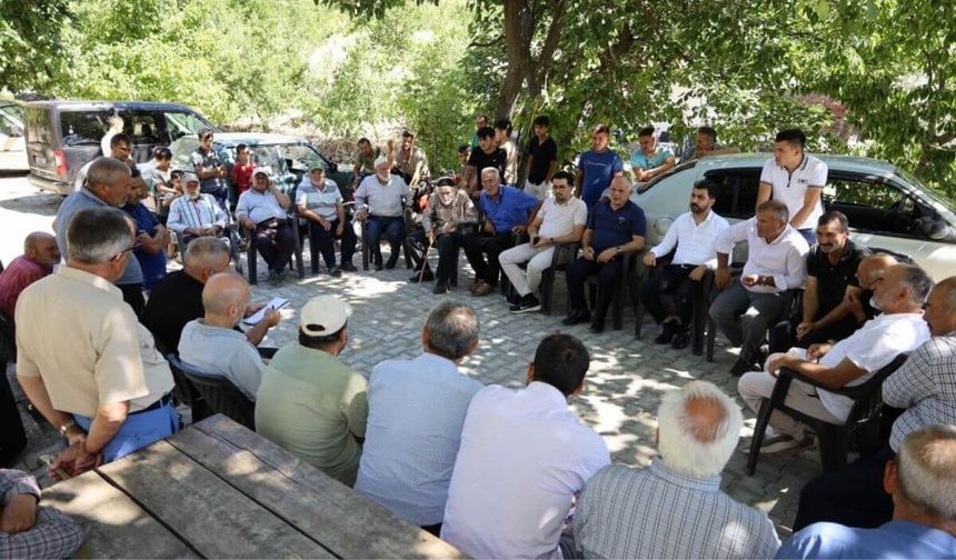 Yahyalı'da mahallelerin nabzı tutuluyor! Başkan Öztürk vatandaşla el ele