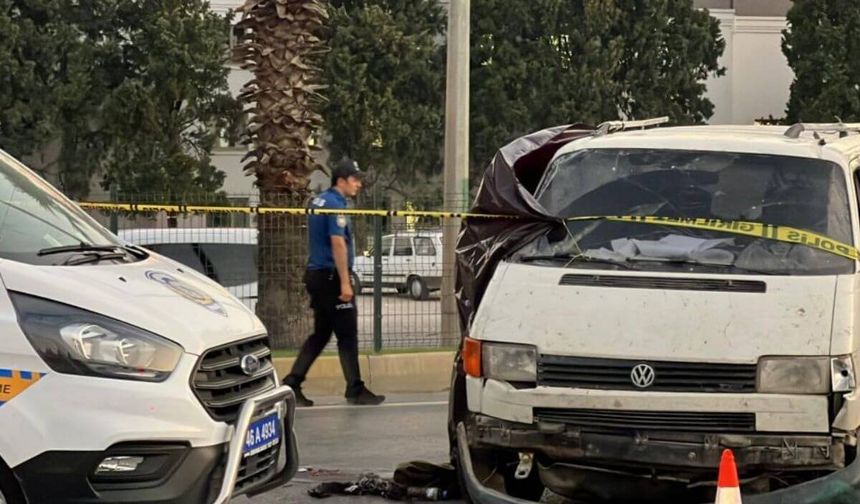 Minibüs kazasında can pazarı: Kadın yolcu hayatını kaybetti!