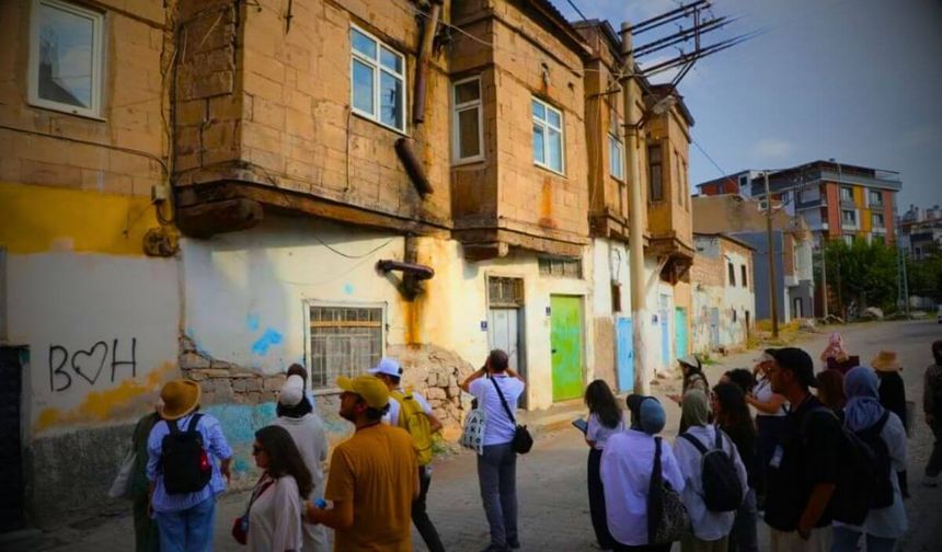 Türkiye ve Balkanlardan akademisyenler Kayseri'ye akın etti! O evler esir aldı