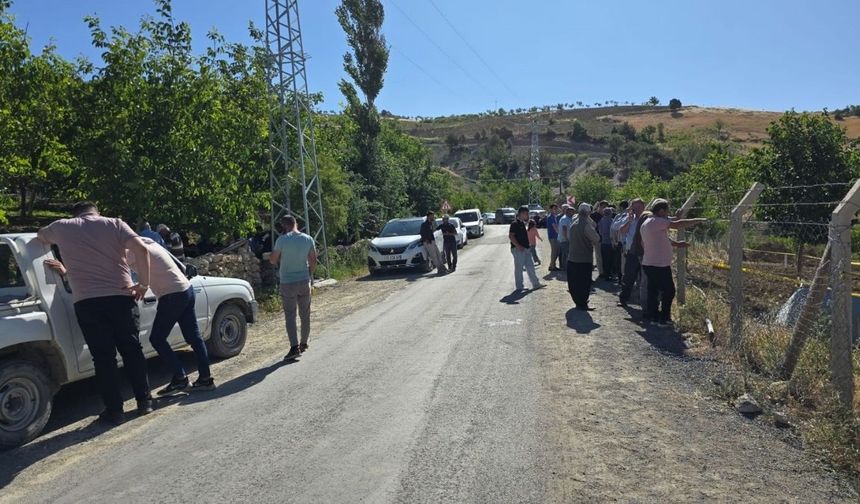 Bahçesinde kazı yapıyordu: Toprak yığını altında kalarak can verdi!