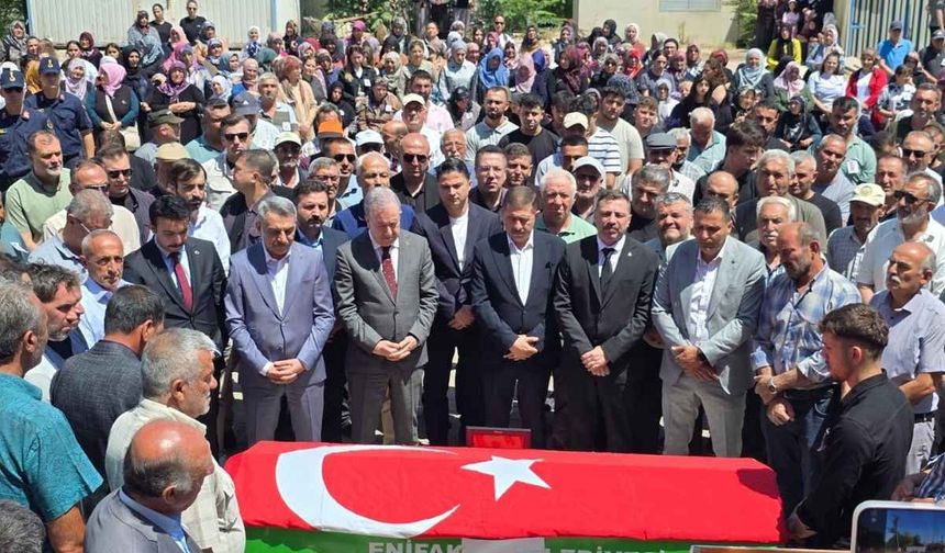 MHP'li Belediye Başkanı son yolculuğuna uğurlandı!
