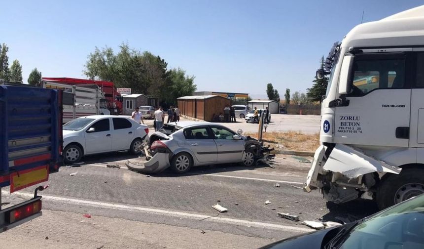 Zincirleme trafik kazası! 4 kişi yaralandı!