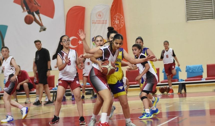 Kayseri’de Anadolu Yıldızlar Ligi Basketbol Müsabakaları Tamamlandı