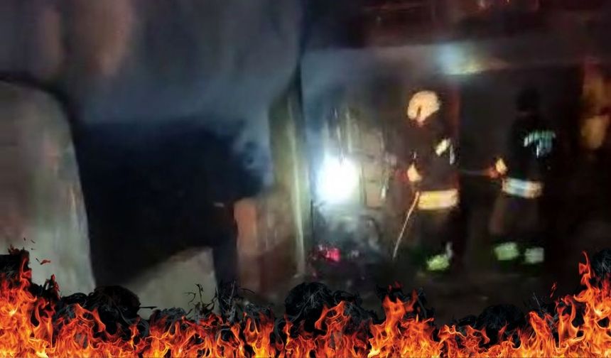 Evin çatısında çıkan yangın paniğe sebep oldu!