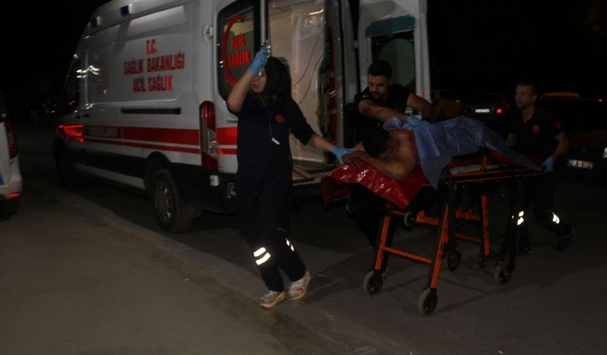 Halı saha çıkışında kanlı bıçaklı saldırı!