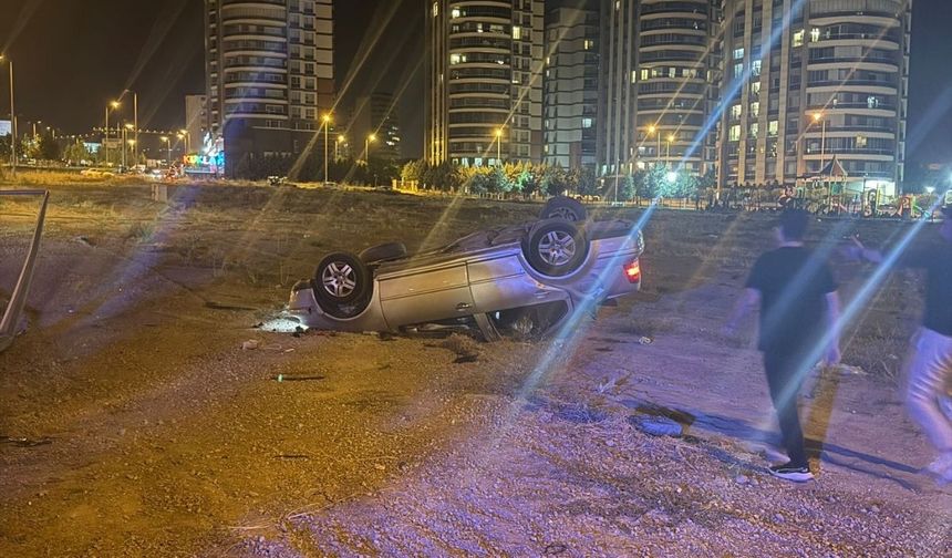 Kayseri'de araç takla attı: Sürücü yara almadan kurtuldu