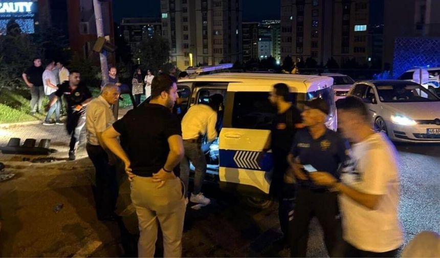 Polis otosu ve otomobil birbirine girdi: Çok sayıda yaralı