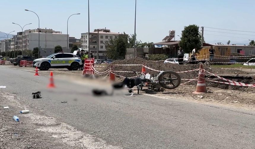 Üzerinden iş makinesi geçen motosikletli feci şekilde can verdi!