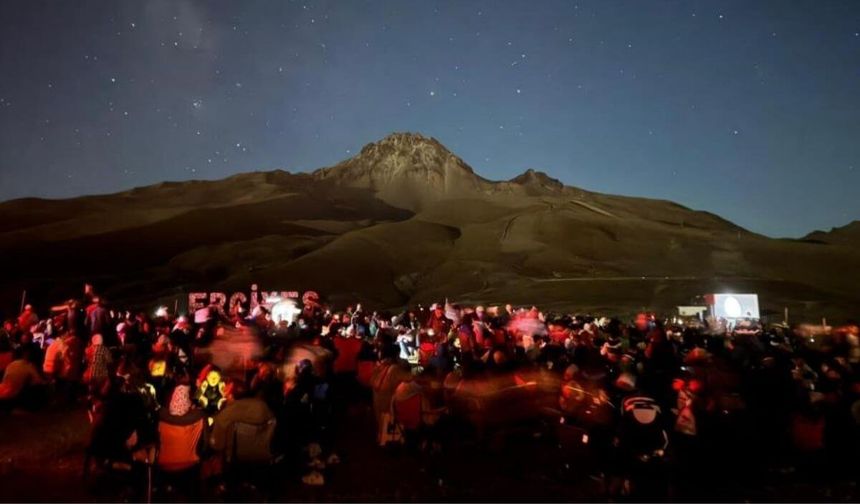 Kayseri'de unutulmaz gece: 20 bin kişi zirvede buluştu!