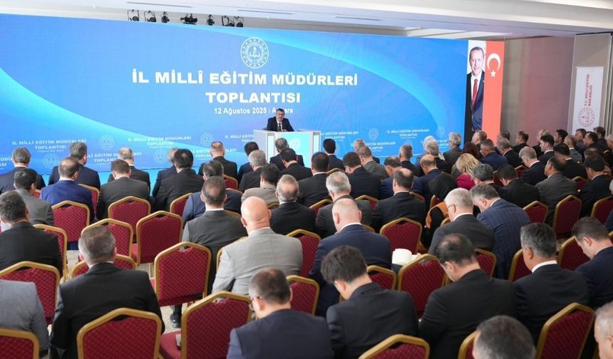 Okul kıyafetlerinde yeni dönem! Maddi külfet azalacak