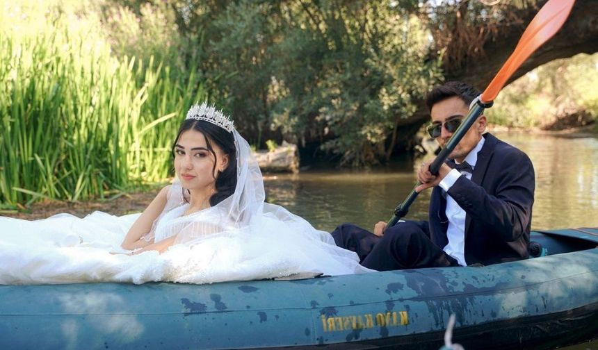 Kayseri'de yeni evlenen çift soluğu kanoda aldı!