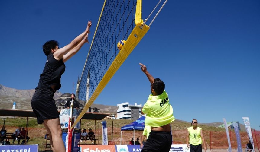 Erciyes'de Voleybol turnuvası başladı
