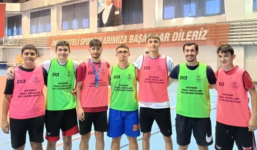 Kayseri’de üniversite basketbol turnuvası düzenleniyor