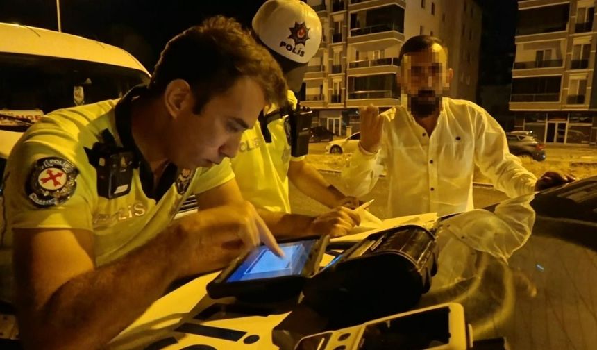 Aksaray’da 0.03 promil fazla alkolden ehliyetine el konulunca gazetecilere tepki gösterdi