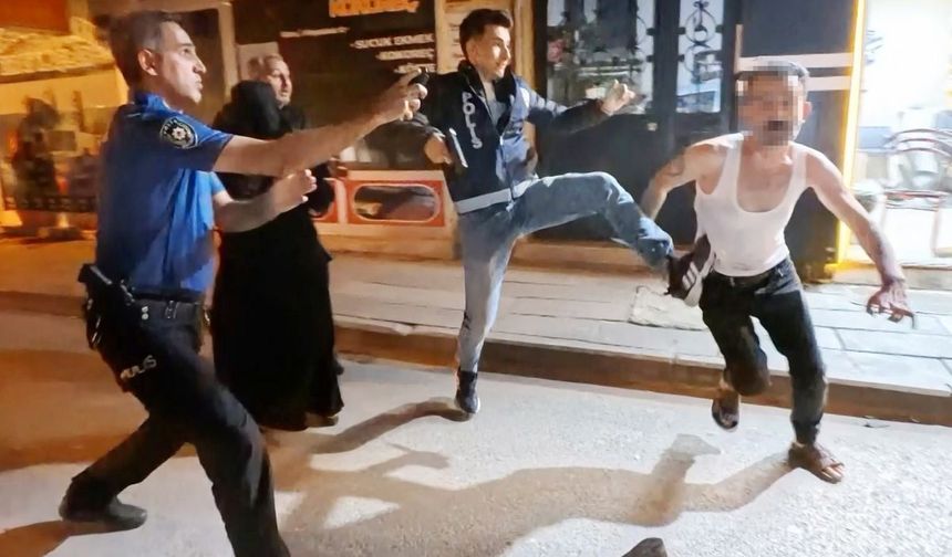 Sokak ortasında korkunç anlar: Polisler ve vatandaşlar yaralandı!
