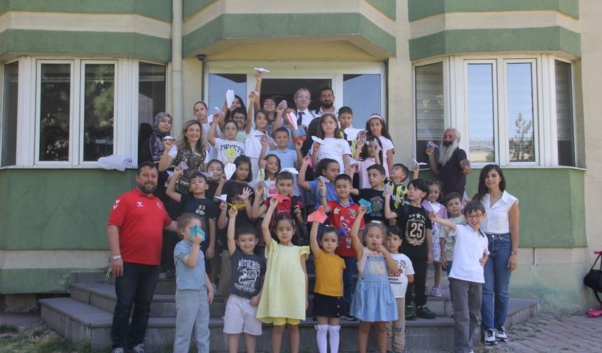 Dahi çocuklar Kayseri’de atölyelerde eğlenerek öğreniyor