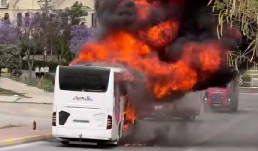 Niğde’de yolcu otobüsünde yangın paniği!