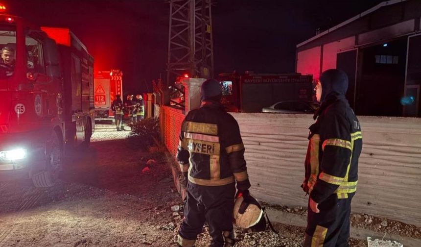 Kayseri’de plastik fabrikasında çıkan yangında 1 işçi zehirlendi