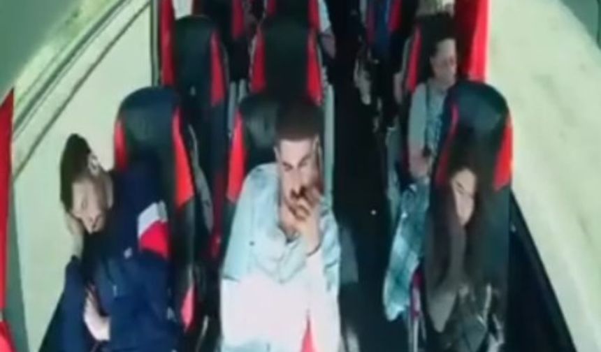 Yolcu otobüsü Kırşehir’de kamyonetle çarpıştı: 10 Yaralı