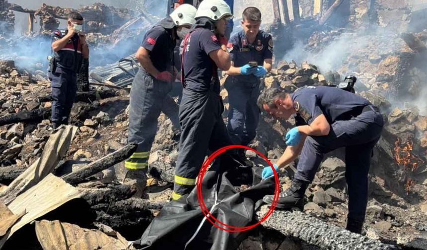 Adana’da çıkan yangın bir aileyi yok etti: İki kardeş yaşamını yitirdi, bir diğeri ölümden döndü