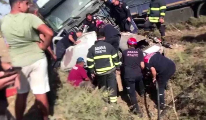 Ceyhan’da ölümle sonuçlanan kaza: Tırla çarpışan otomobilin sürücüsü kurtarılamadı!