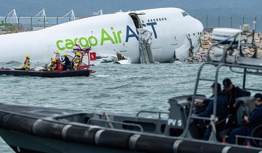 Hong Kong’da Türk kargo uçağı denize sürüklendi: 2 ölü