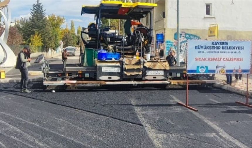 Kayseri Büyükşehir’den Pınarbaşı’nda 48 saatte 2 bin 176 ton asfalt