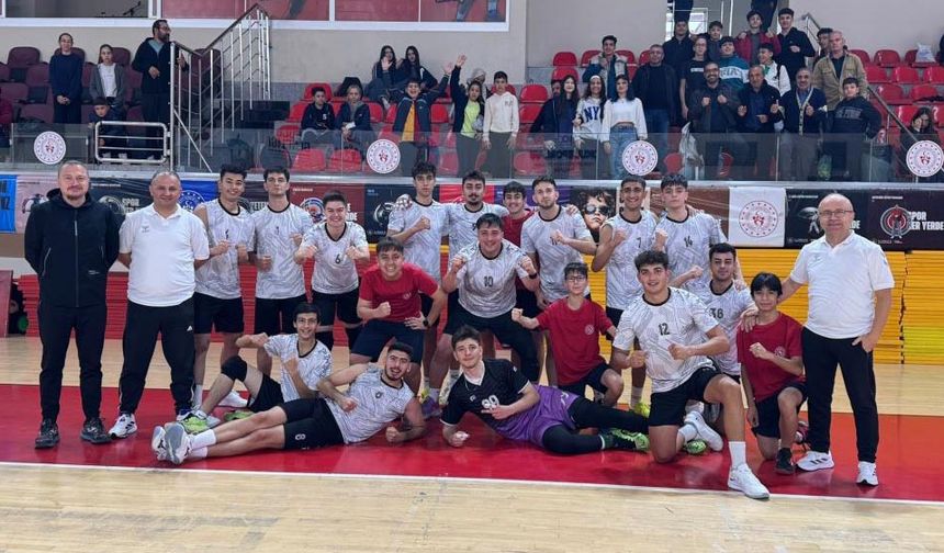 Kayseri Elit Voleybol’dan muhteşem geri dönüş! 2-0’dan 3-2 yaptılar