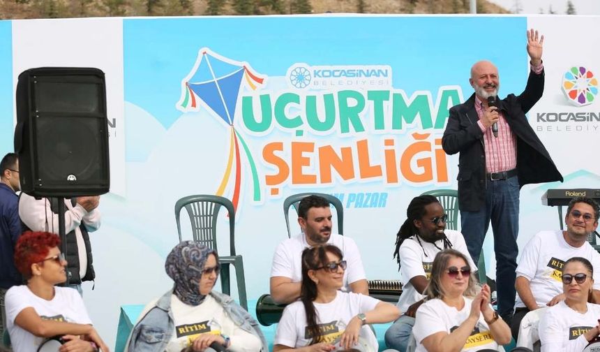 Kocasinan’da gökyüzü renkleniyor: Şenlikte uçurtmalar havalandı!