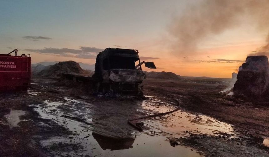 Konya’da saman yüklü tır alev aldı: 25 ton balya kül oldu
