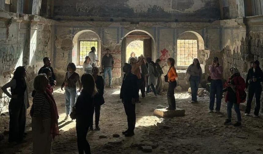 Kayseri’de taş evlerin arasında görülen kalabalık merak uyandırdı!