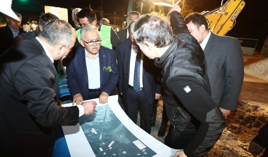 Memduh Büyükkılıç gece mesaisinde KASKİ çalışmalarını yerinde inceledi
