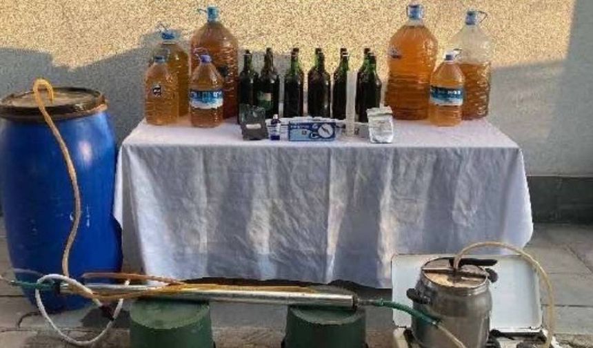 Niğde’de kaçak alkol operasyonu: Evde litrelik şarap ve rakı bulundu!