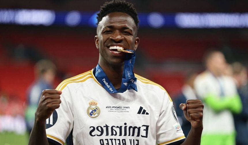 Real Madrid'in genç yıldızı Vinicius Junior ifşa oldu: Ünlü modele müstehcen fotoğraflar gönderdi