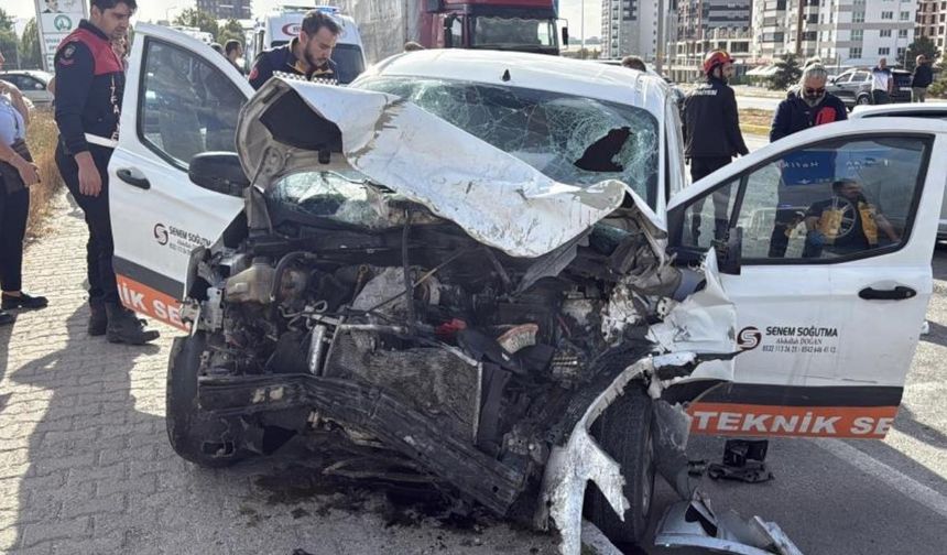 Sivas'ta trafik kazası: 1 ölü çok sayıda yaralı var