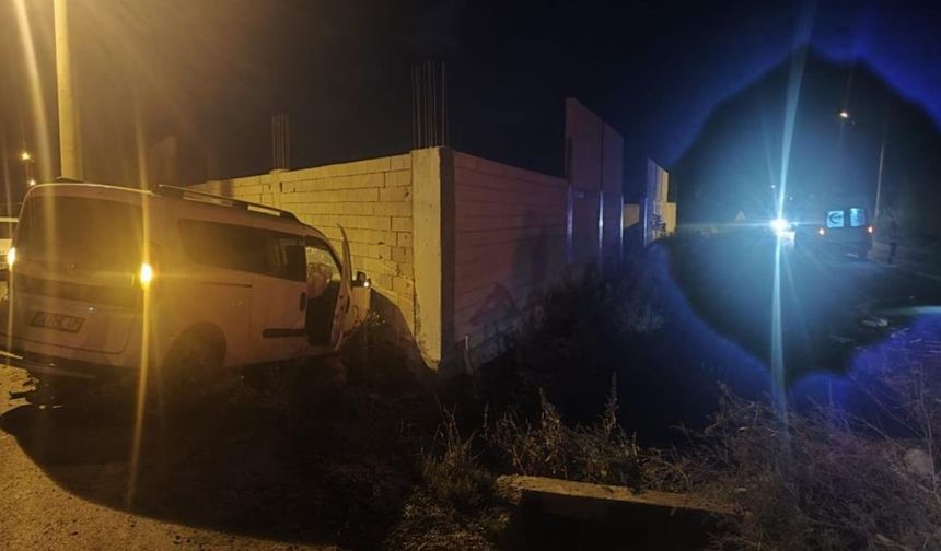 Adana’da iki ticari araç çarpıştı: 1 ölü, 2 yaralı