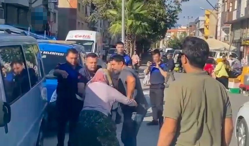 Turgutlu'da Zabıta ekipleri biber satan seyyar satıcı kadını yerde sürükledi
