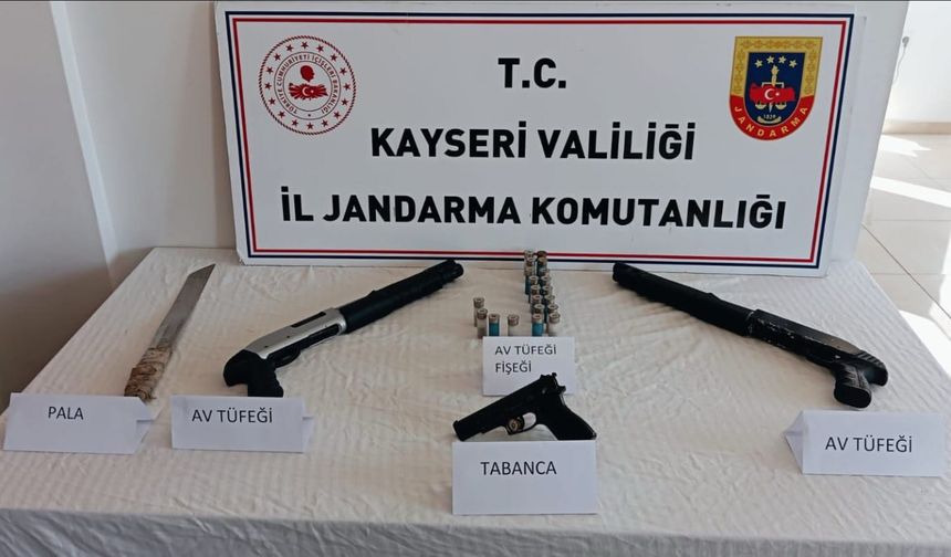 Yeşilhisar’da mevsimlik tarım işçisinin çadırından cephanelik çıktı