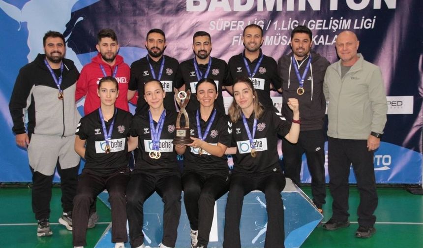 Kayseri Badminton Spor Kulübü namağlup şampiyon oldu