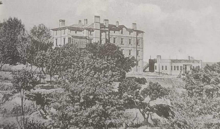 Talas’taki tarihi okulun sırrı: 130 yıllık bina bu günlerde gençlerle dolup taşıyor