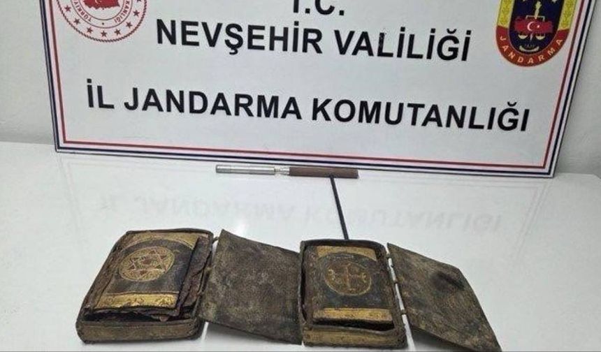 Nevşehir’de tarihi eser olarak değerlendirilen 2 adet Tevrat ele geçirildi