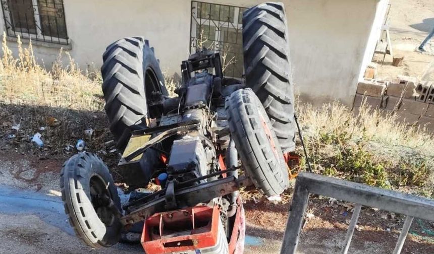 Aksaray’da hastane otoparkında traktör devrildi! 87 yaşındaki sürücü hayatını kaybetti!